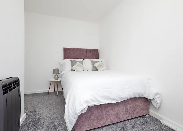 Modern 2 Bed House By City Centre