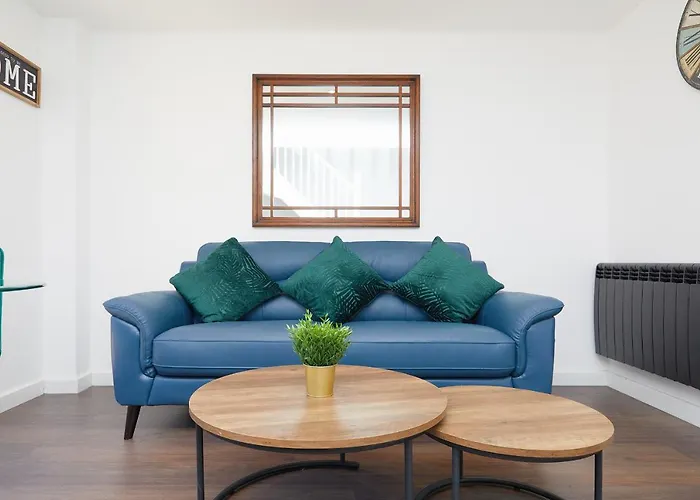 Modern 2 Bed House By City Centre